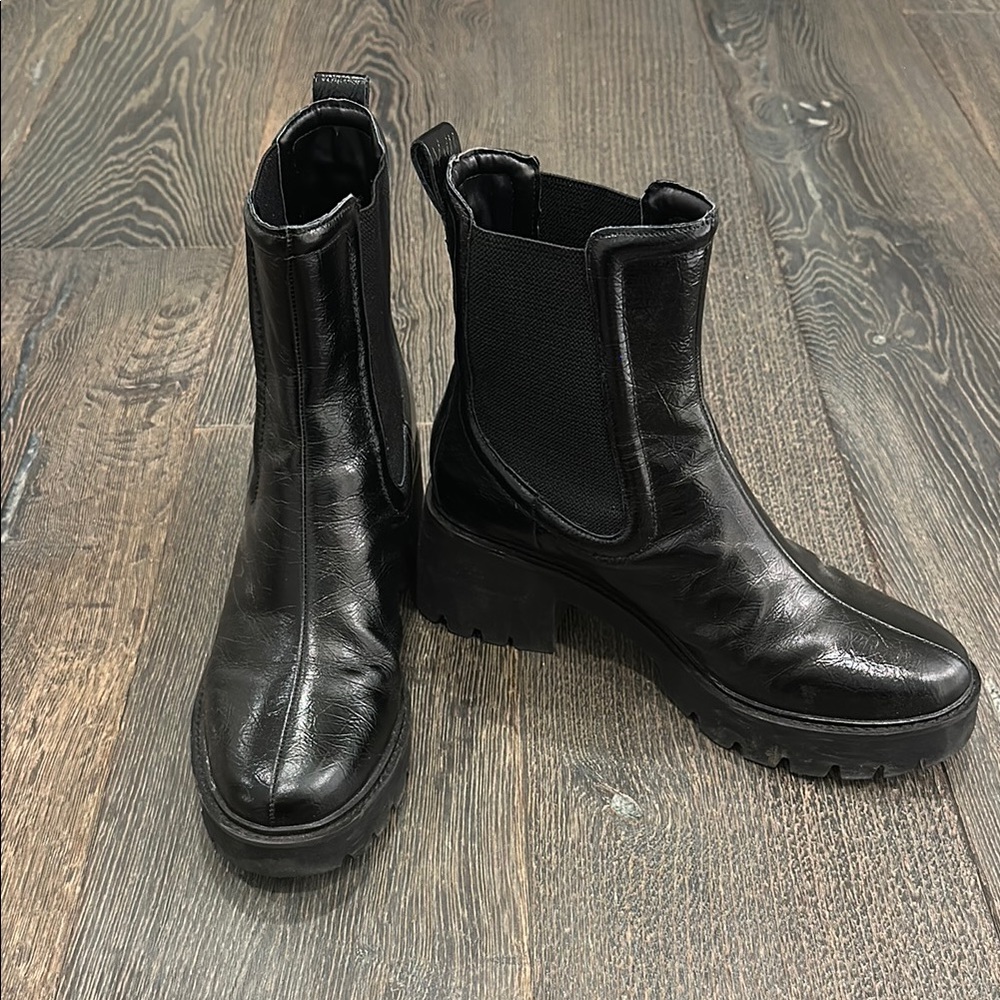 Dolce Vita V-Hawk Black Ankle Boots - Picture 6 of 6